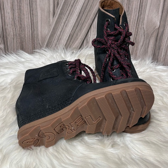 Sorel Black Lace Up Boots with Burgundy Laces -7.5 - Picture 10 of 11